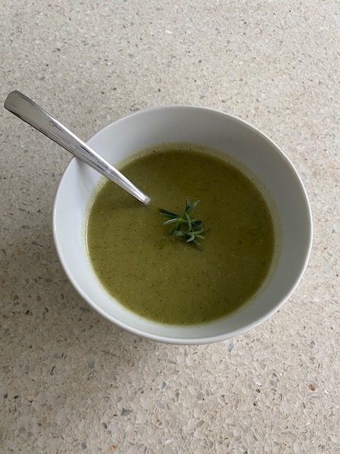 Broccoli-courgette soep